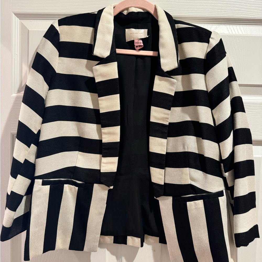 Striped jacket black and white sz M